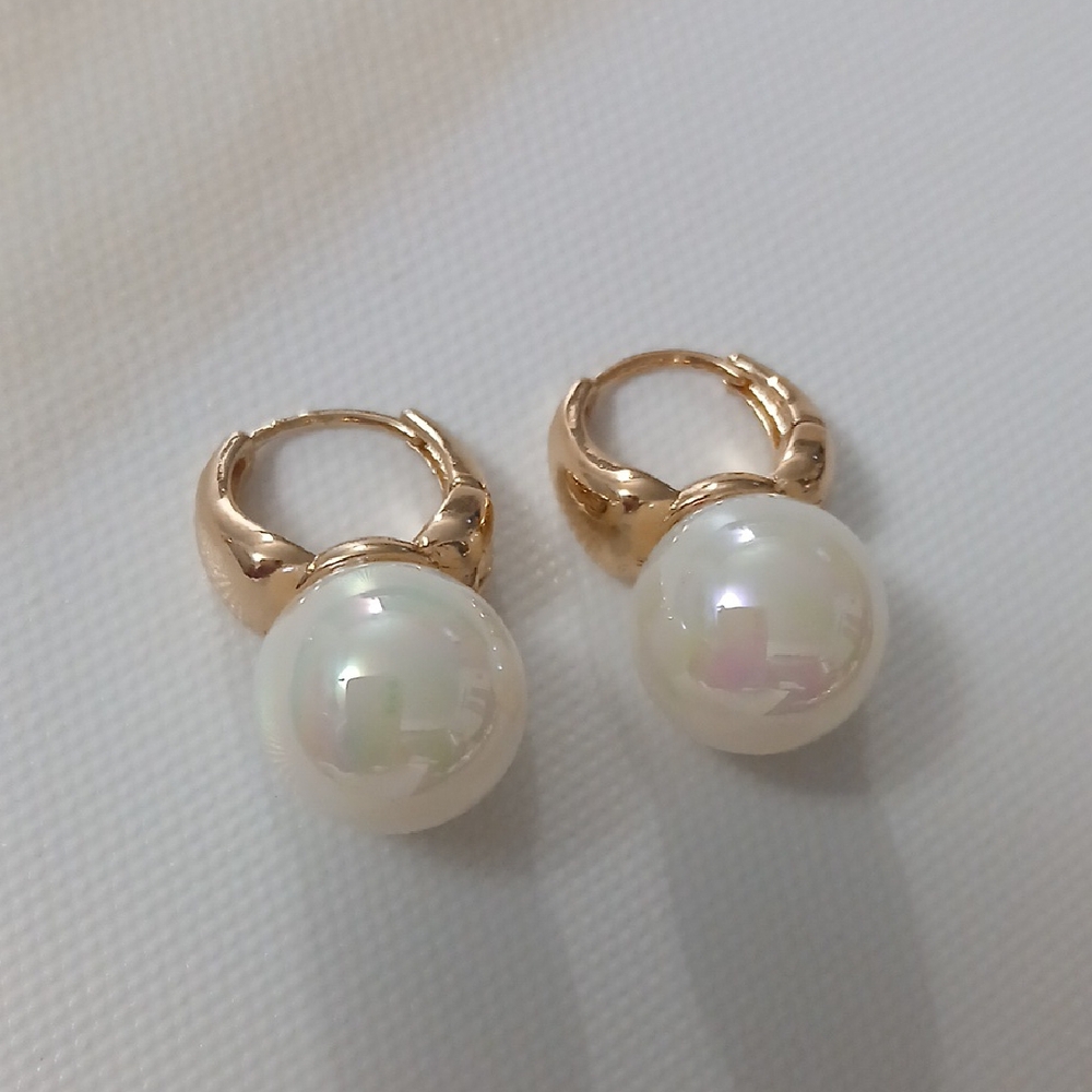 Elegant Gold Pearl Earrings